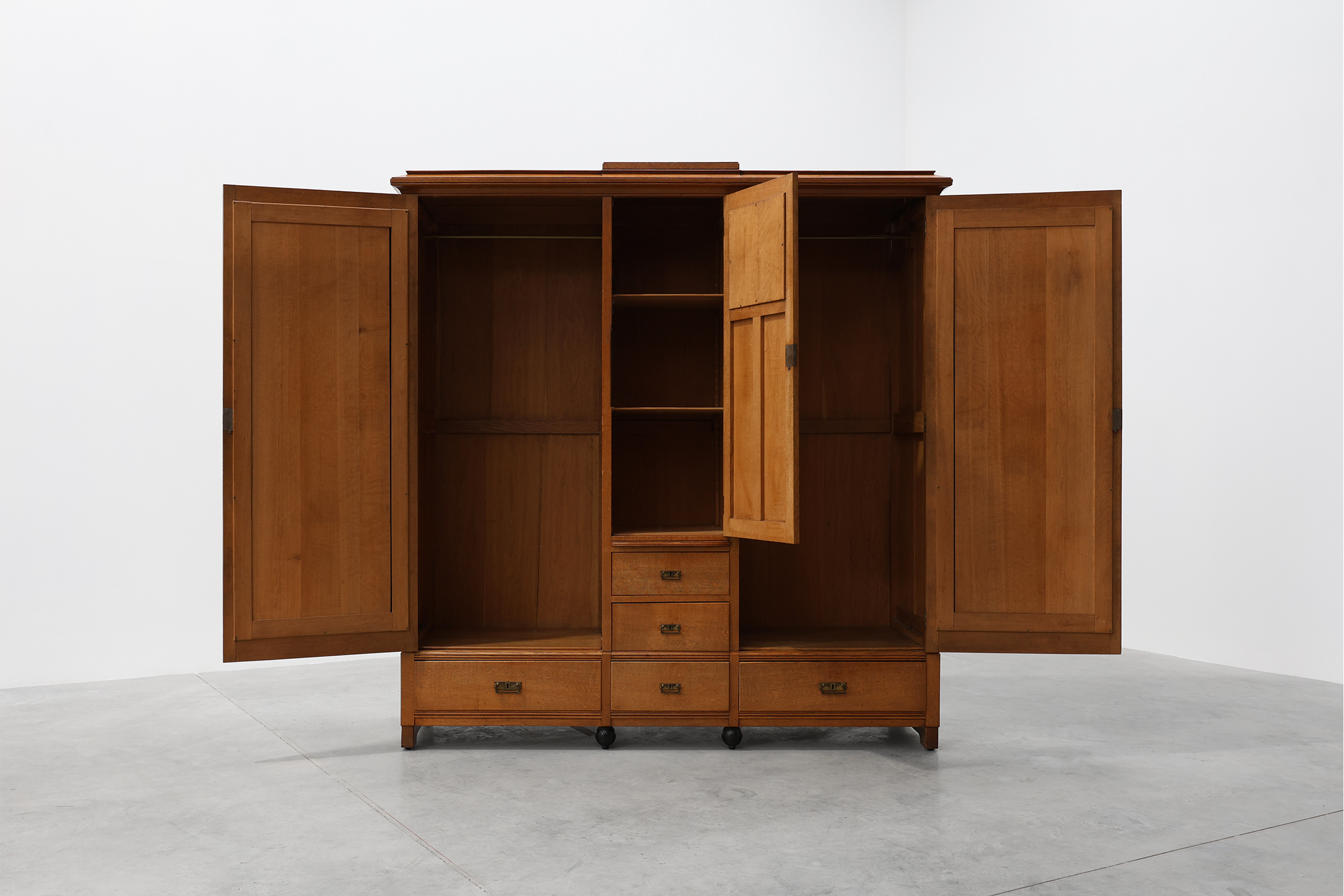 Art Nouveau wardrobe attr. to De Coene with artwork by Geo Verbanck, Belgium ca. 1905thumbnail